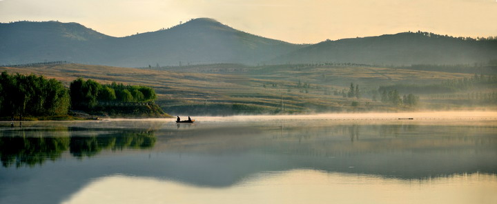 湖光萬(wàn)紫  （唐洪彪∕攝）